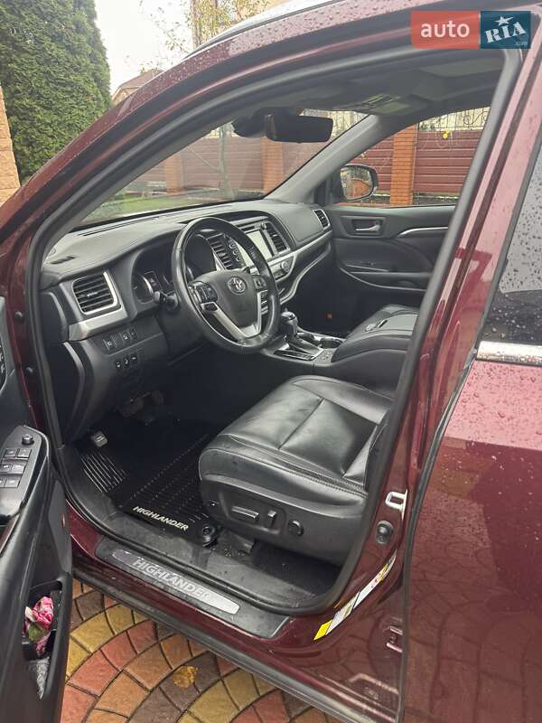 Позашляховик / Кросовер Toyota Highlander 2019 в Луцьку