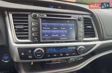 Позашляховик / Кросовер Toyota Highlander 2019 в Луцьку