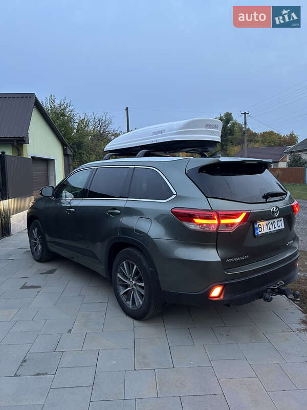 Позашляховик / Кросовер Toyota Highlander 2017 в Лубнах