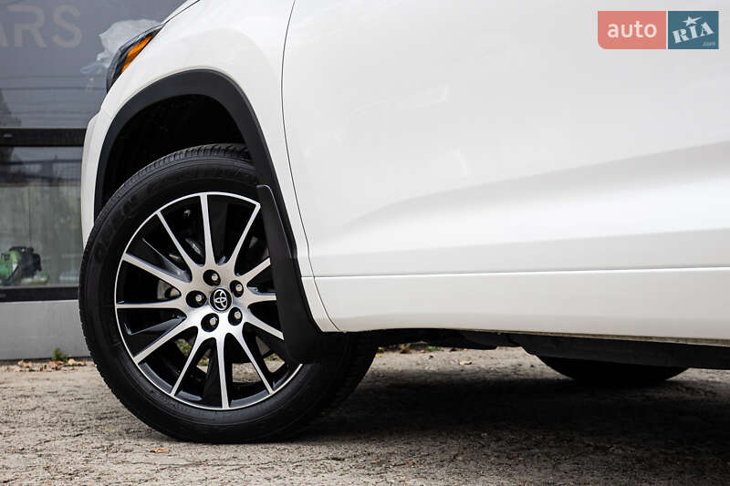 Позашляховик / Кросовер Toyota Highlander 2019 в Києві фото 23 Позашляховик / Кросовер Toyota Highlander 2019 в Києві