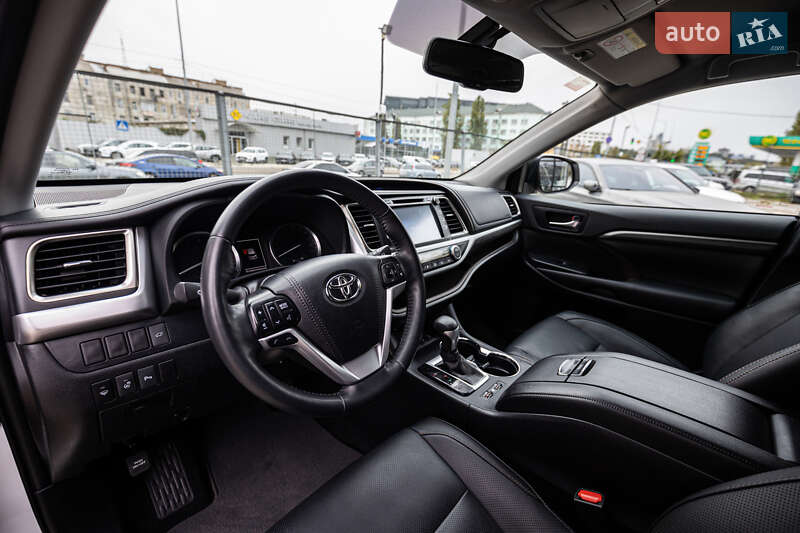Позашляховик / Кросовер Toyota Highlander 2019 в Києві фото 45 Позашляховик / Кросовер Toyota Highlander 2019 в Києві