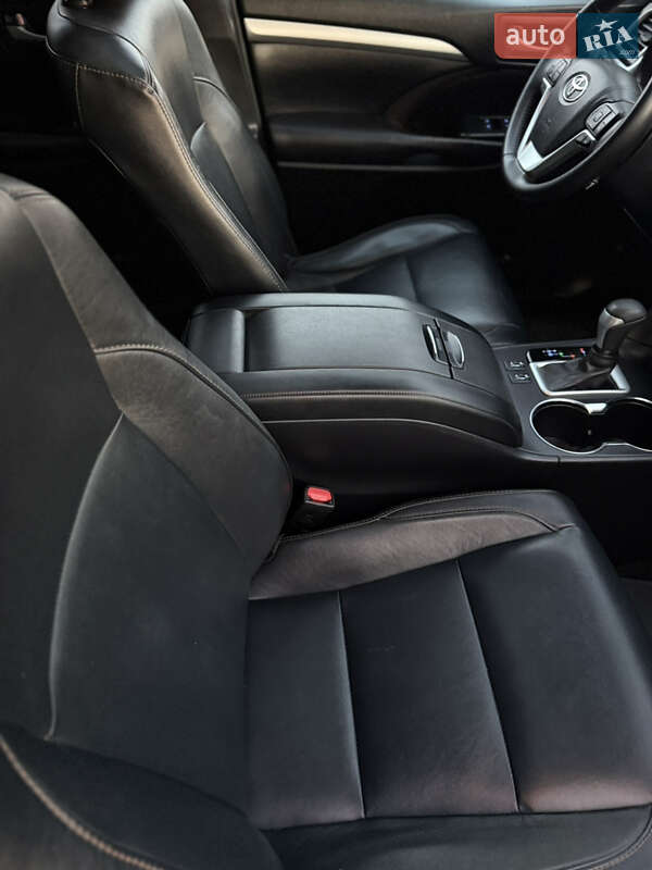 Внедорожник / Кроссовер Toyota Highlander 2017 в Киеве фото 36 Внедорожник / Кроссовер Toyota Highlander 2017 в Киеве