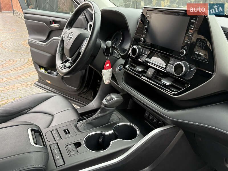 Внедорожник / Кроссовер Toyota Highlander 2020 в Луцке