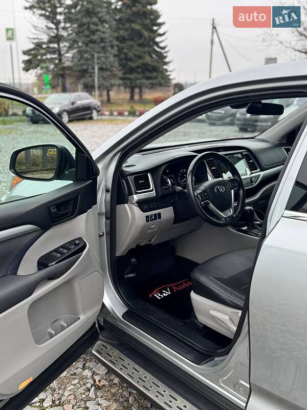 Внедорожник / Кроссовер Toyota Highlander 2017 в Бродах