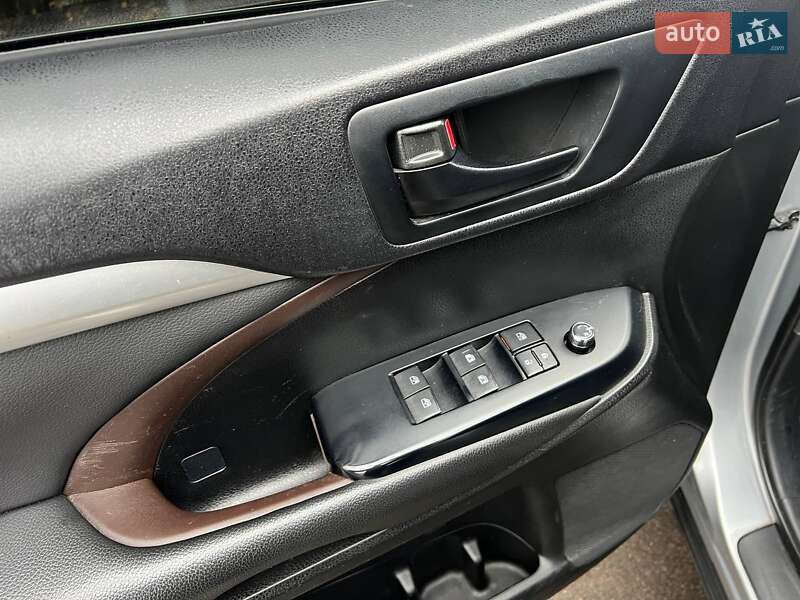 Внедорожник / Кроссовер Toyota Highlander 2014 в Киеве