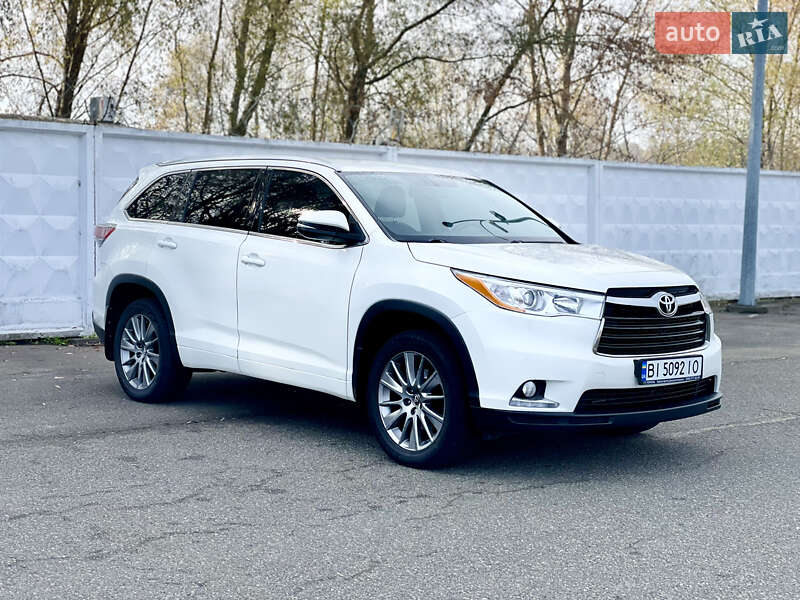 Внедорожник / Кроссовер Toyota Highlander 2016 в Киеве
