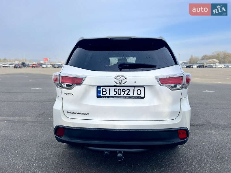Внедорожник / Кроссовер Toyota Highlander 2016 в Киеве