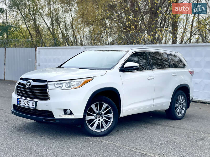 Внедорожник / Кроссовер Toyota Highlander 2016 в Киеве