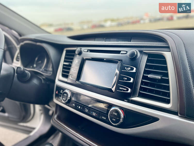 Внедорожник / Кроссовер Toyota Highlander 2016 в Киеве