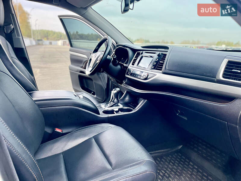 Внедорожник / Кроссовер Toyota Highlander 2016 в Киеве