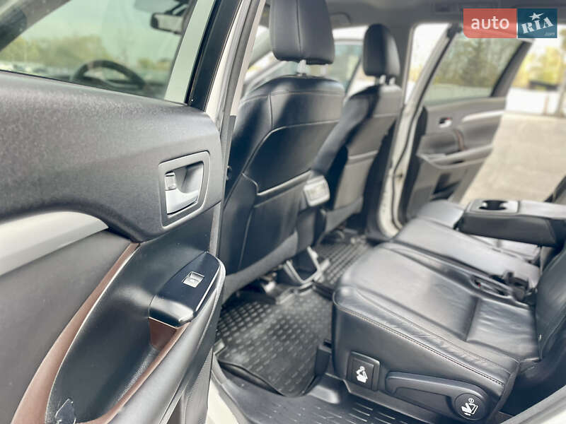 Внедорожник / Кроссовер Toyota Highlander 2016 в Киеве