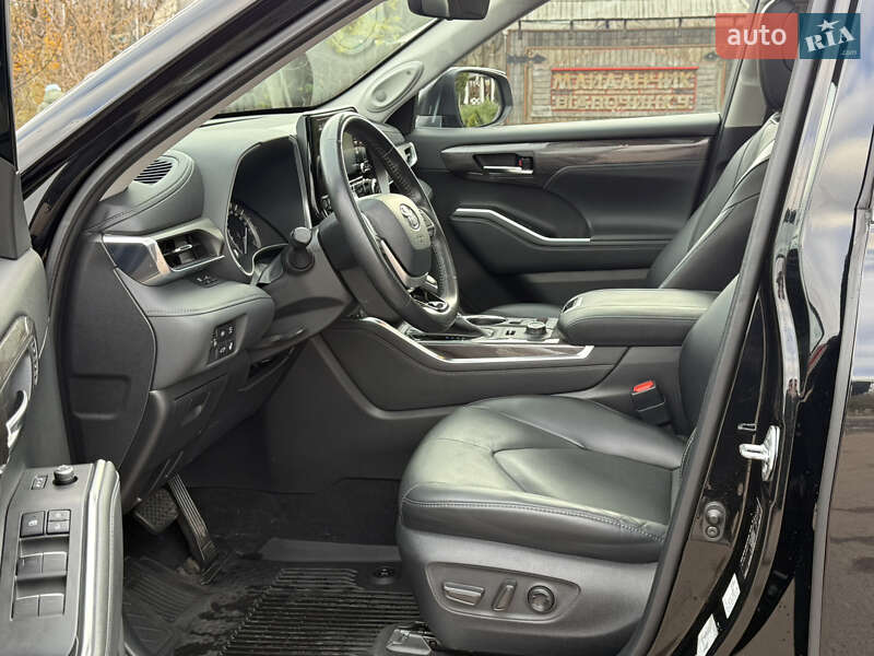 Внедорожник / Кроссовер Toyota Highlander 2022 в Киеве