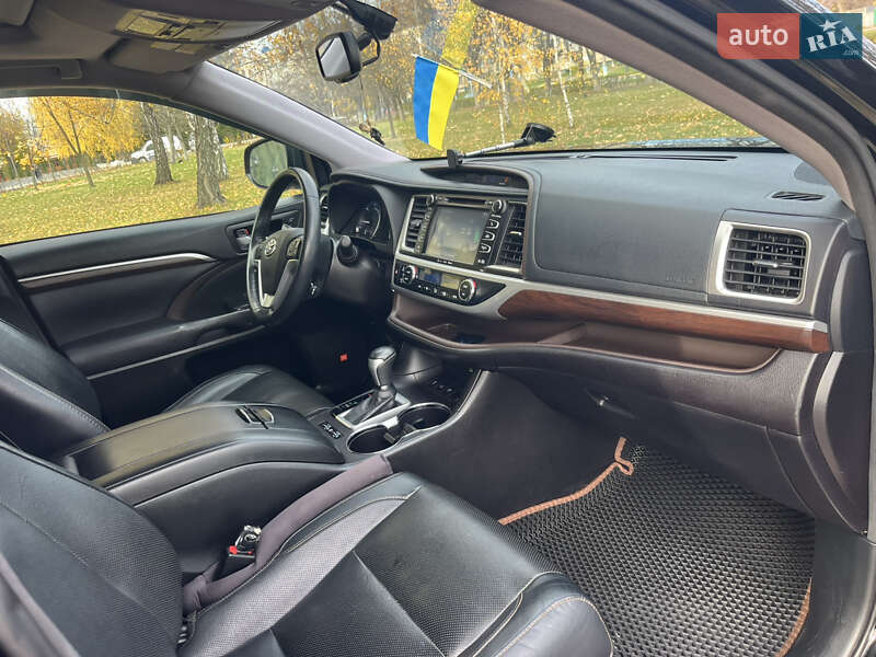 Внедорожник / Кроссовер Toyota Highlander 2016 в Киеве фото 13 Внедорожник / Кроссовер Toyota Highlander 2016 в Киеве