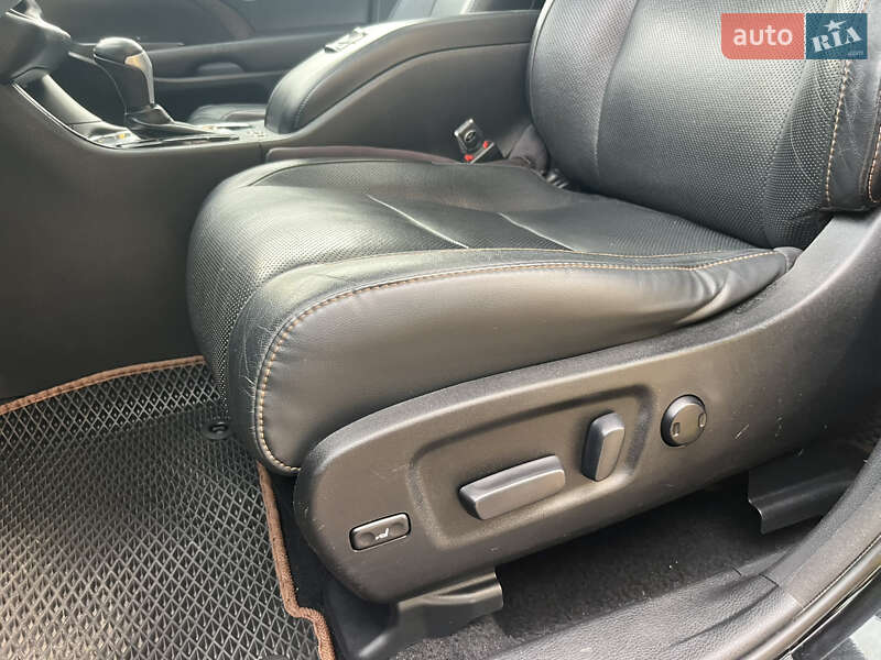 Внедорожник / Кроссовер Toyota Highlander 2016 в Киеве фото 24 Внедорожник / Кроссовер Toyota Highlander 2016 в Киеве