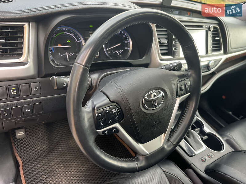 Внедорожник / Кроссовер Toyota Highlander 2016 в Киеве фото 44 Внедорожник / Кроссовер Toyota Highlander 2016 в Киеве
