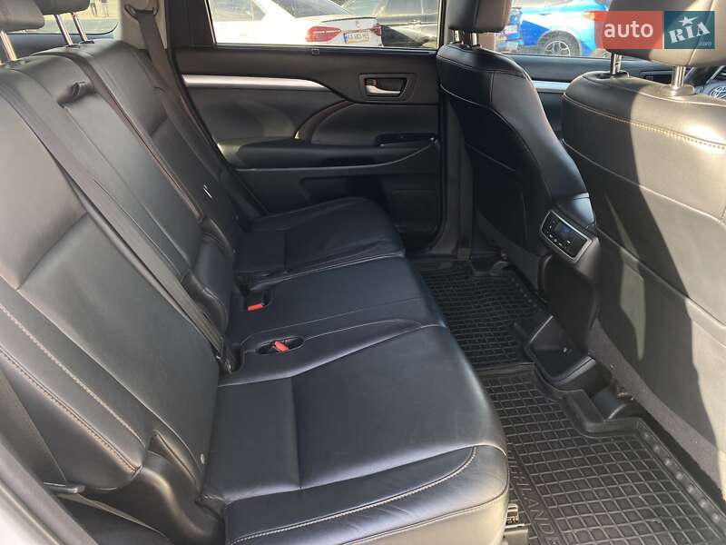 Позашляховик / Кросовер Toyota Highlander 2014 в Києві