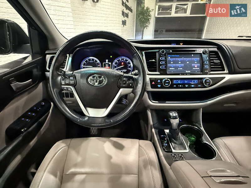 Внедорожник / Кроссовер Toyota Highlander 2016 в Одессе