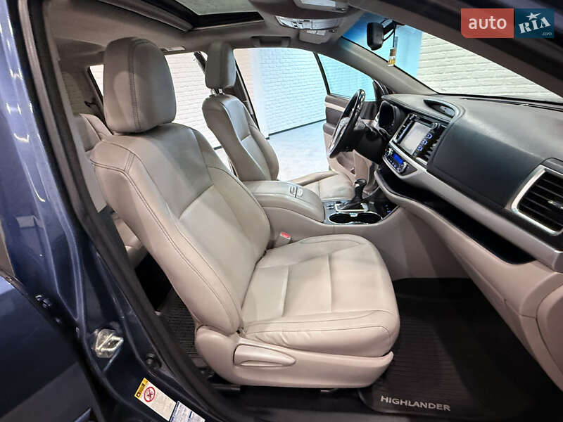 Внедорожник / Кроссовер Toyota Highlander 2016 в Одессе