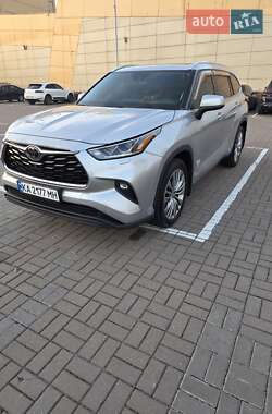 Внедорожник / Кроссовер Toyota Highlander 2022 в Киеве