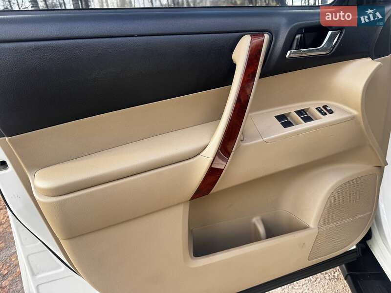 Внедорожник / Кроссовер Toyota Highlander 2012 в Ахтырке фото 19 Внедорожник / Кроссовер Toyota Highlander 2012 в Ахтырке
