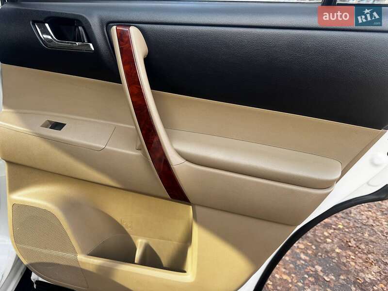 Внедорожник / Кроссовер Toyota Highlander 2012 в Ахтырке фото 30 Внедорожник / Кроссовер Toyota Highlander 2012 в Ахтырке