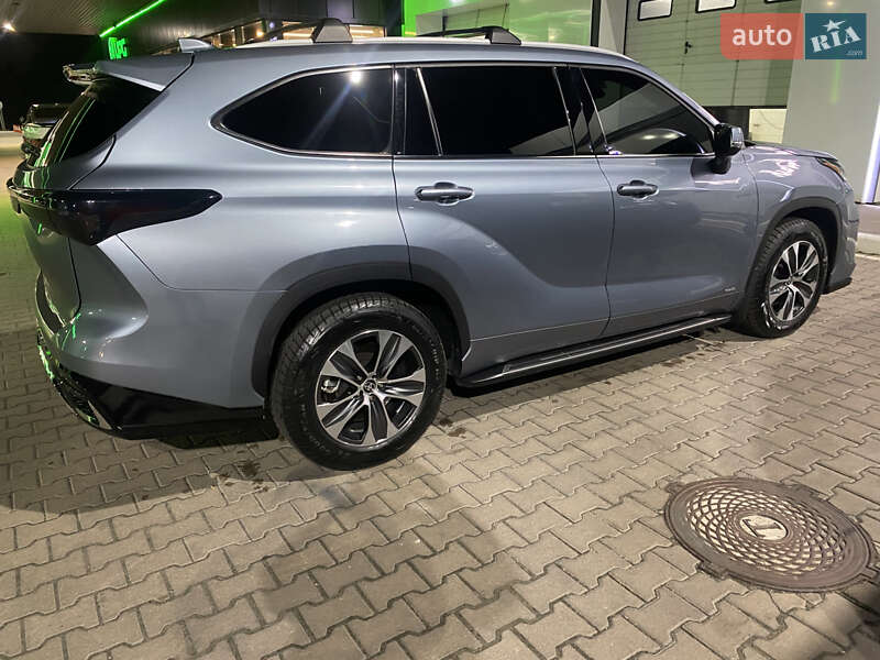 Внедорожник / Кроссовер Toyota Highlander 2022 в Киеве
