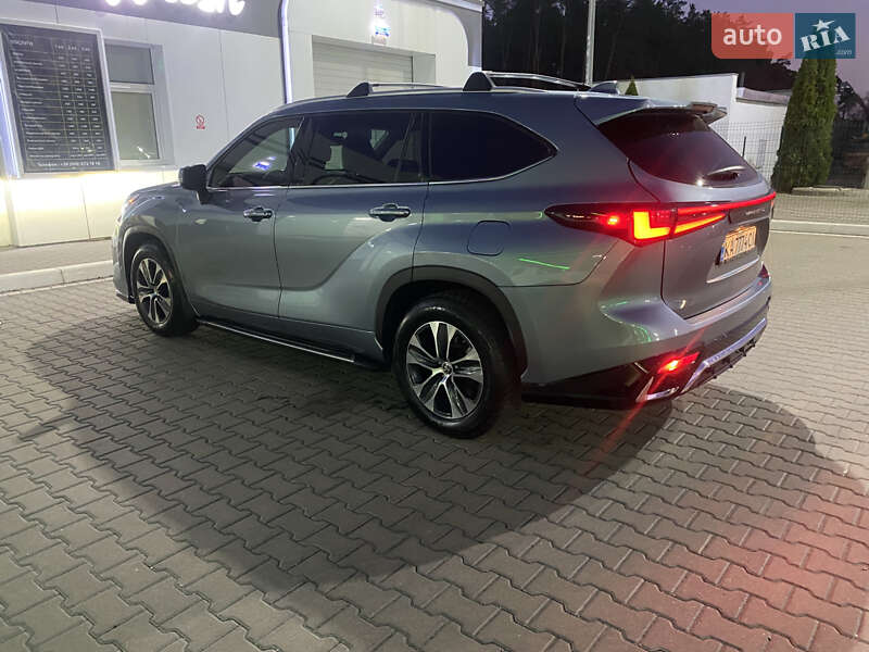 Внедорожник / Кроссовер Toyota Highlander 2022 в Киеве