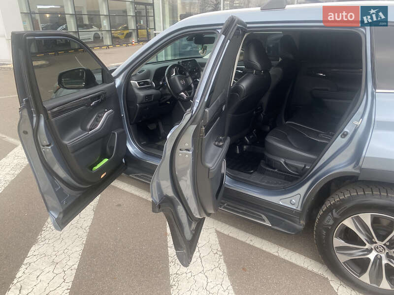 Внедорожник / Кроссовер Toyota Highlander 2022 в Киеве