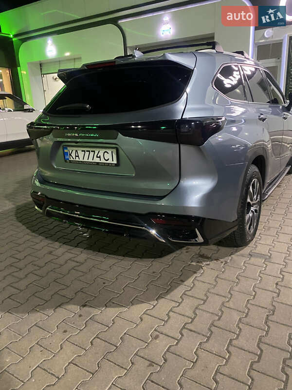 Внедорожник / Кроссовер Toyota Highlander 2022 в Киеве