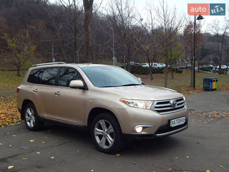 Внедорожник / Кроссовер Toyota Highlander 2010 в Киеве
