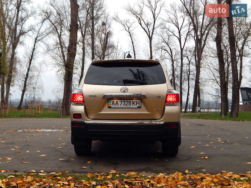 Внедорожник / Кроссовер Toyota Highlander 2010 в Киеве