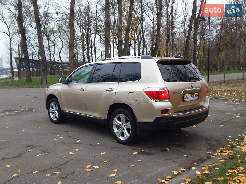Внедорожник / Кроссовер Toyota Highlander 2010 в Киеве