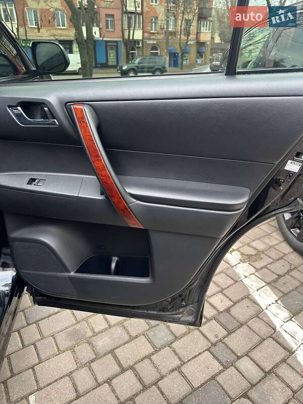 Позашляховик / Кросовер Toyota Highlander 2010 в Кривому Розі