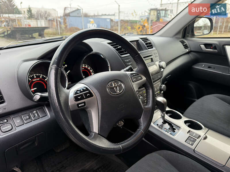 Внедорожник / Кроссовер Toyota Highlander 2012 в Киеве