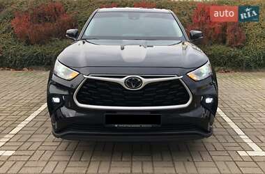 Внедорожник / Кроссовер Toyota Highlander 2023 в Киеве