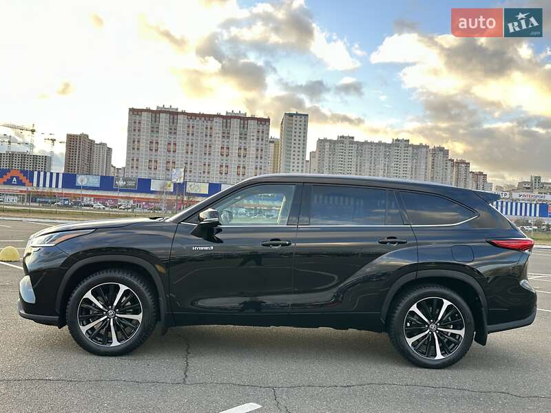 Внедорожник / Кроссовер Toyota Highlander 2021 в Киеве