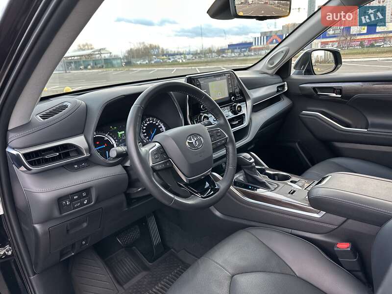 Внедорожник / Кроссовер Toyota Highlander 2021 в Киеве