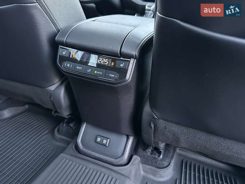 Внедорожник / Кроссовер Toyota Highlander 2021 в Киеве