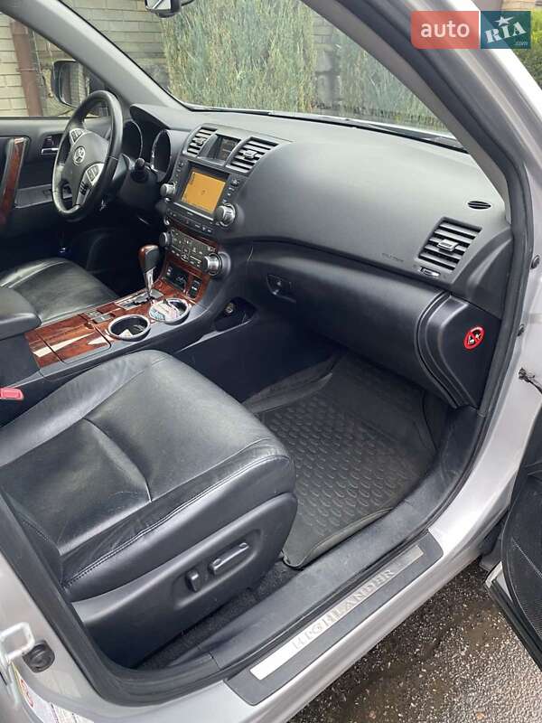 Внедорожник / Кроссовер Toyota Highlander 2012 в Днепре
