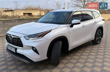 Внедорожник / Кроссовер Toyota Highlander 2022 в Гайсине