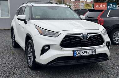 Позашляховик / Кросовер Toyota Highlander 2020 в Рівному