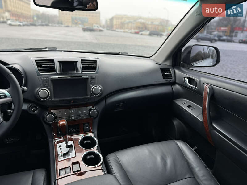 Внедорожник / Кроссовер Toyota Highlander 2012 в Харькове