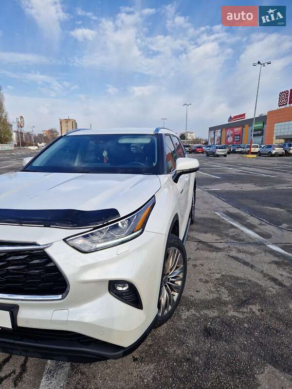 Внедорожник / Кроссовер Toyota Highlander 2021 в Полтаве