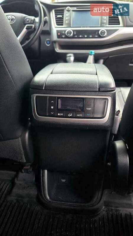 Позашляховик / Кросовер Toyota Highlander 2018 в Києві