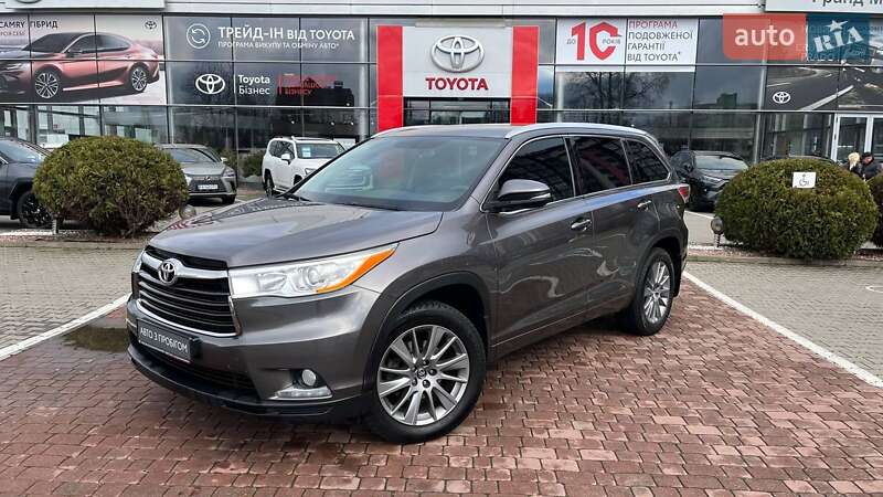 Внедорожник / Кроссовер Toyota Highlander 2016 в Хмельницком
