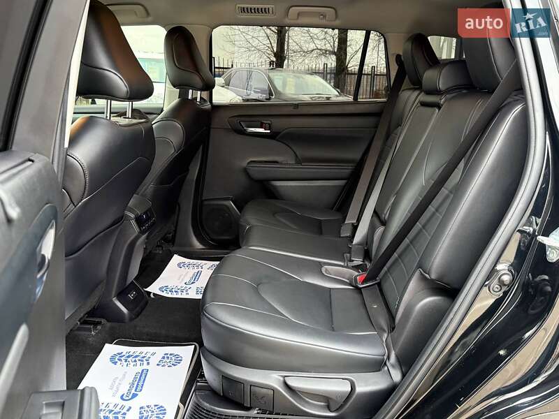 Внедорожник / Кроссовер Toyota Highlander 2023 в Киеве