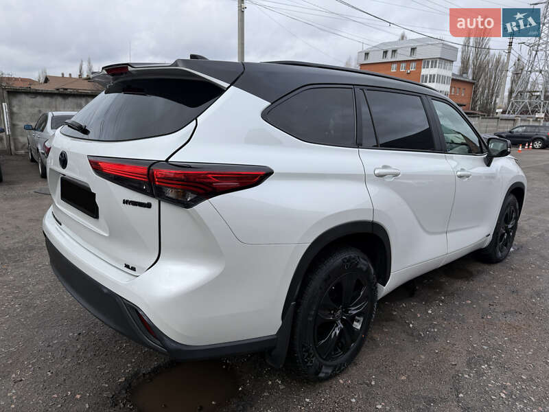 Внедорожник / Кроссовер Toyota Highlander 2022 в Киеве