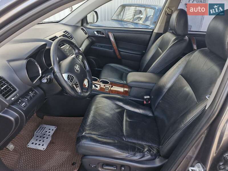 Внедорожник / Кроссовер Toyota Highlander 2011 в Николаеве