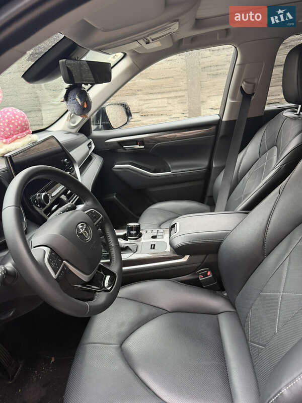 Внедорожник / Кроссовер Toyota Highlander 2024 в Запорожье