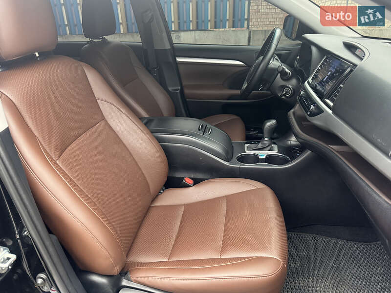 Внедорожник / Кроссовер Toyota Highlander 2018 в Киеве фото 23 Внедорожник / Кроссовер Toyota Highlander 2018 в Киеве